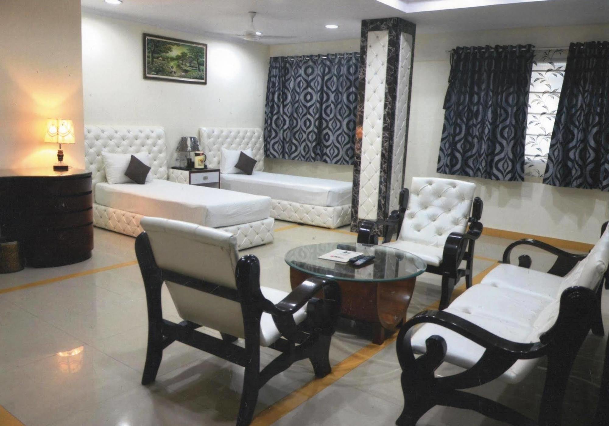 Delite Sarovar Portico Faridabad Extérieur photo