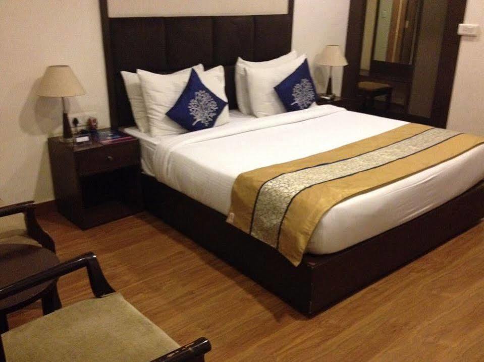 Delite Sarovar Portico Faridabad Extérieur photo